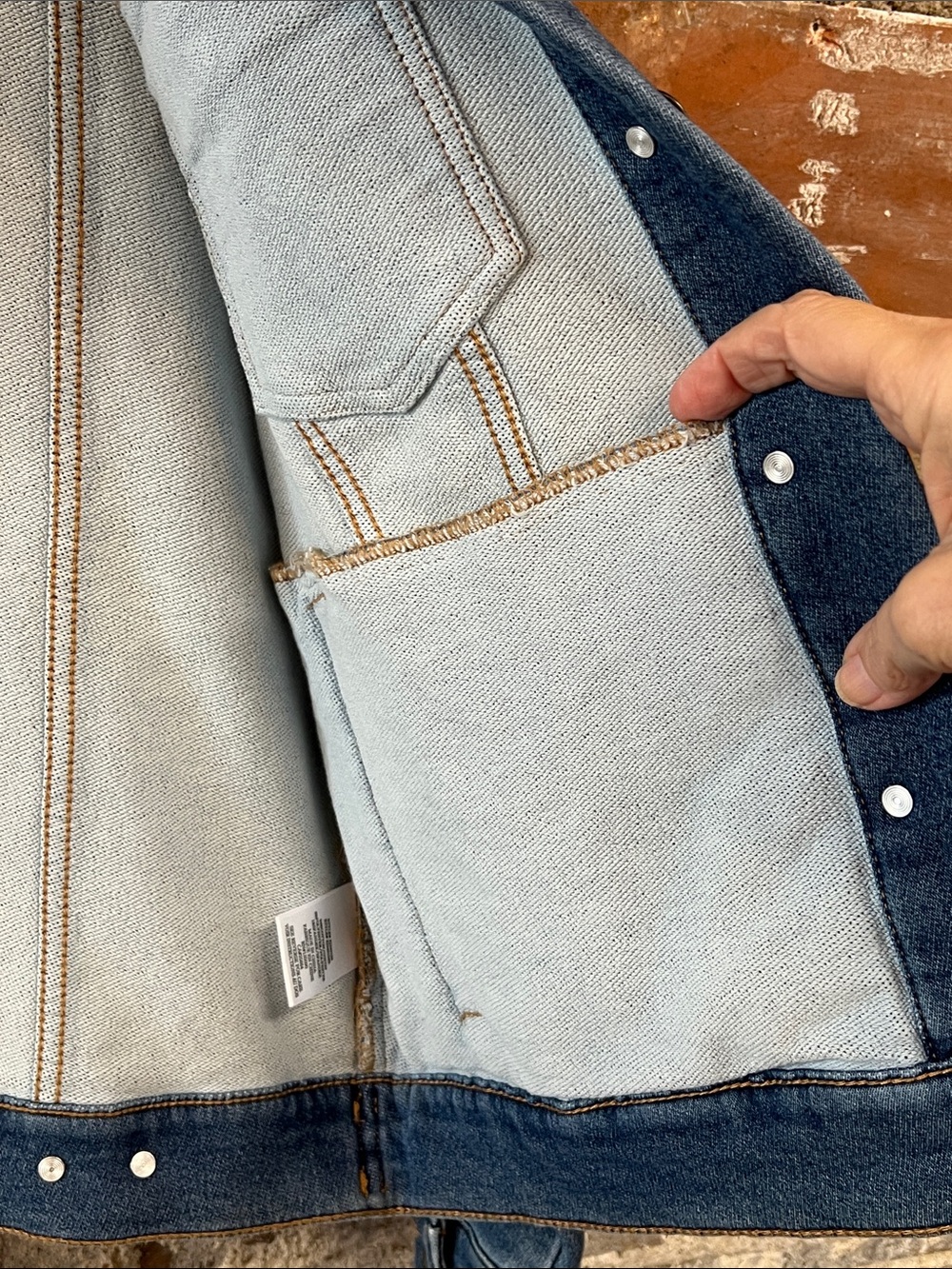 NWT Z Supply Dallas Medium Wash Denim Trucker Jacket with stretch - Picture 9 of 14